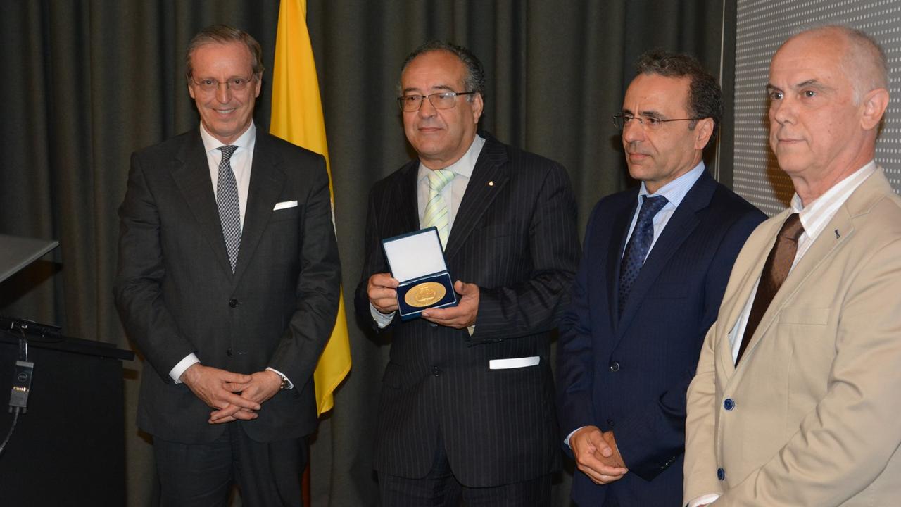 Diretor da FMUC, Professor Duarte Nuno Vieira, Professor Manuel Antunes, Reitor da UC, Professor Amílcar Falcão e Presidente da Assembleia da FMUC, Professor Manuel Santos Rosa