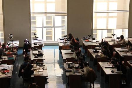 Sala de estudo da Biblioteca Geral da UC