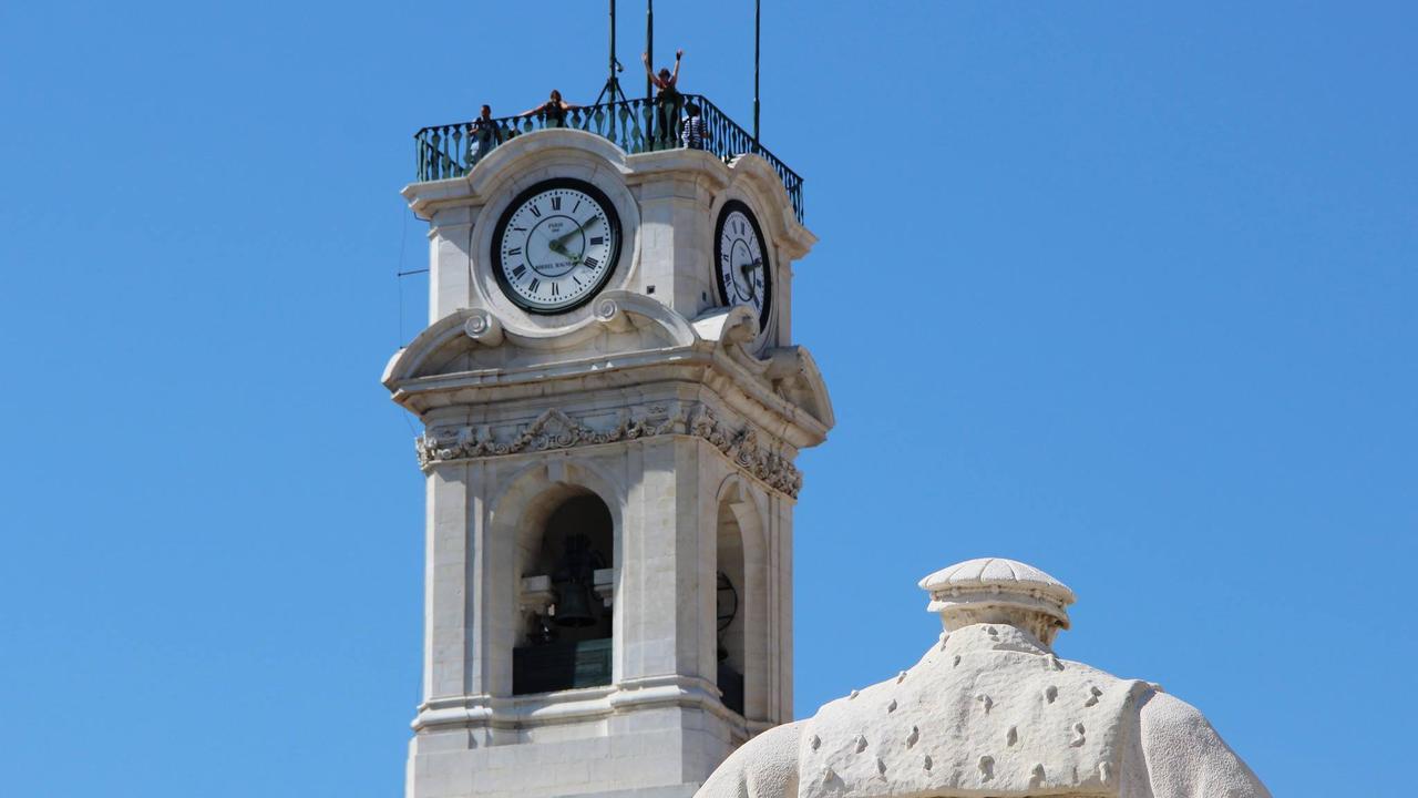 Torre da universidade e Estátua de D. João III