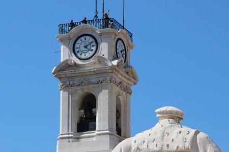 Torre da universidade e Estátua de D. João III