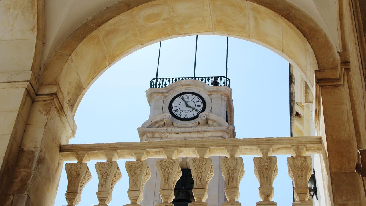 Torre da universidade e Estátua de D. João III