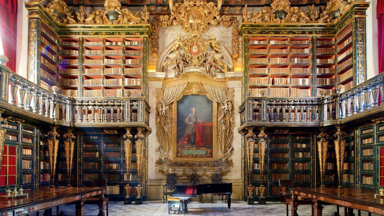 Biblioteca Joanina: acervo histórico é parte do acervo Alma Mater