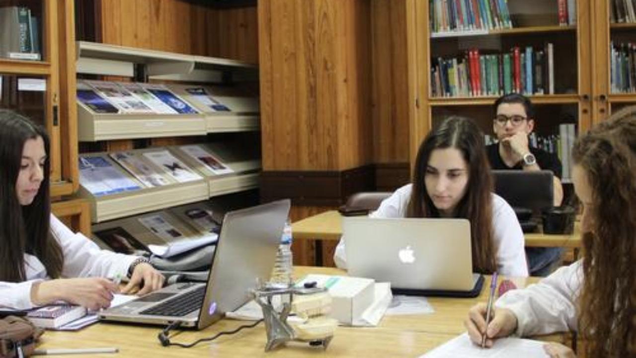 Estudante em sala