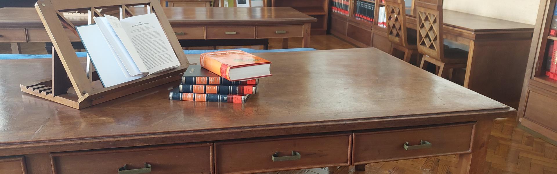 Horário da Biblioteca Central:  9h -13h/14h -18h  